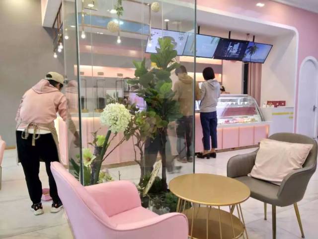 【小胖探店】薇薇安:直男地狱,少女天堂!