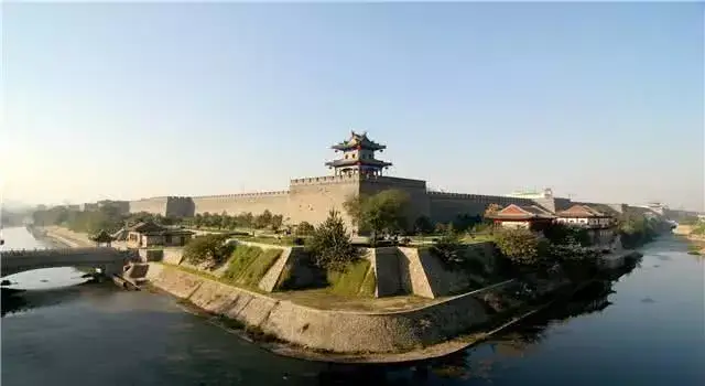 大明宫;向南到明德门,安化门(今电子正街北山门);西边抵达金