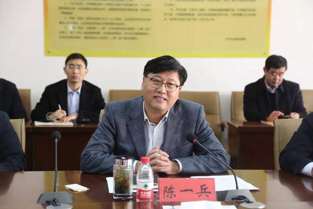 会上,陈一兵对陈道江一行的到来表示欢迎,并简要介绍了开发区的经济