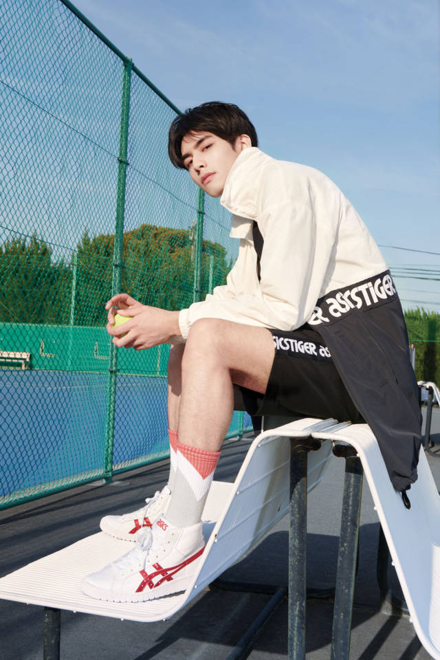 离开相似表面asicstiger宣布宋威龙成为大中华区品牌代言人