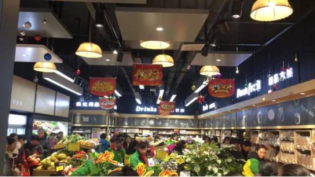 武汉微商新店开业半月孕育两家水果便利店果鲜果汇飞扬新天城店盛大
