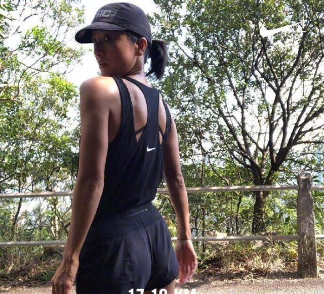徐濠萦跑步偶遇谢贤谢霆锋父子素颜的她颜值高但是太瘦了