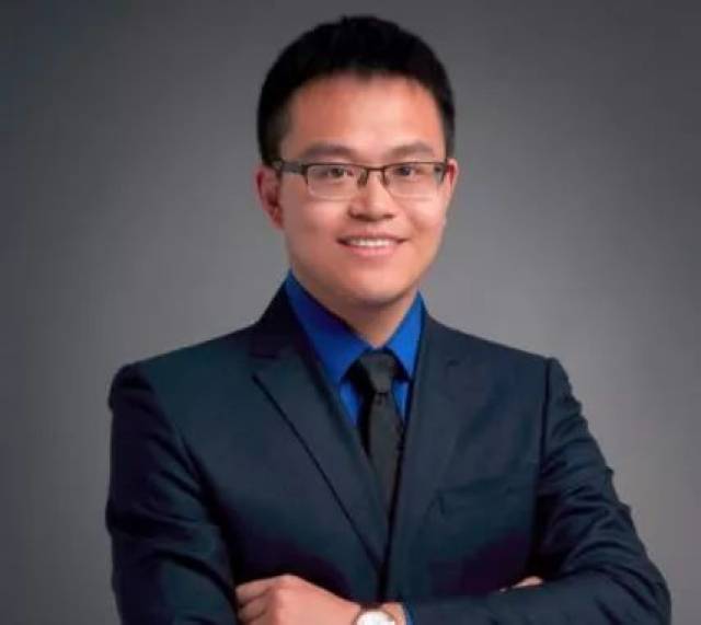 这是帅气的俞斌老师!