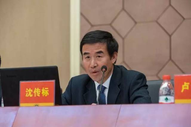 韦柳依老师发言 沈传标校长发言 首先,人生两桩美事,不可不有,其一是