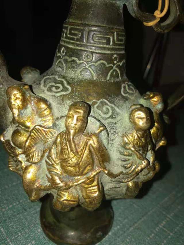 八仙过海鎏金龙钮手执壶赏析