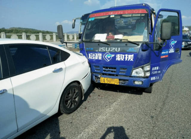 在网上分享了一起让他十分糟心的交通事故,这位雪佛兰科沃兹车主说道