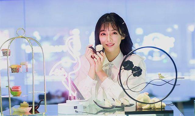 rooike女友小钰接手赛后采访,网友:真人与照片差距太多,照骗!