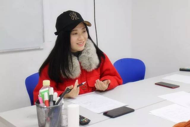 专访法语李琪老师:教学不仅是教与学,还是和学生共同成长