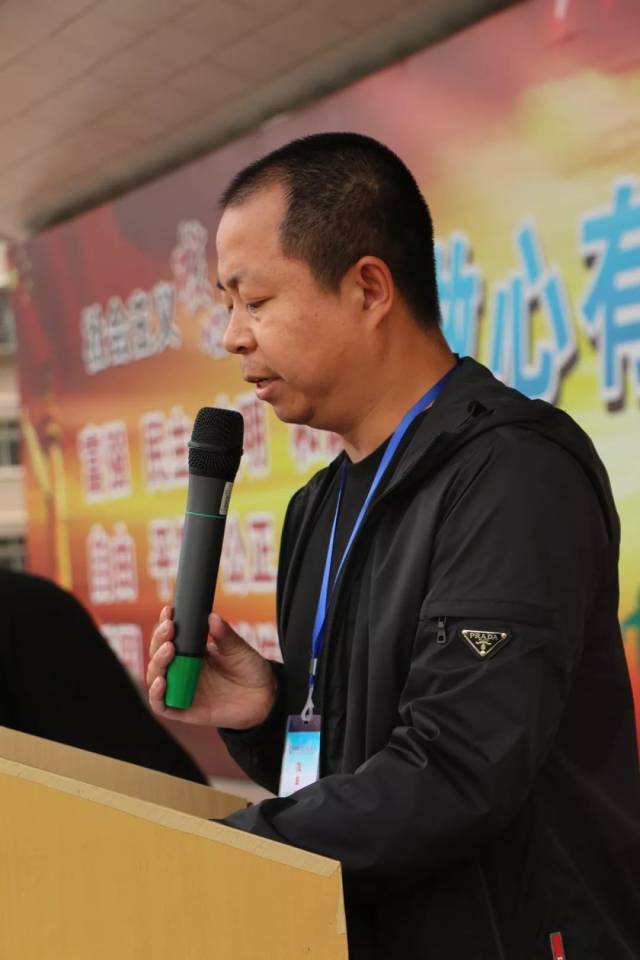 昆阳二中举行青春宣誓仪式暨期中考试表彰大会
