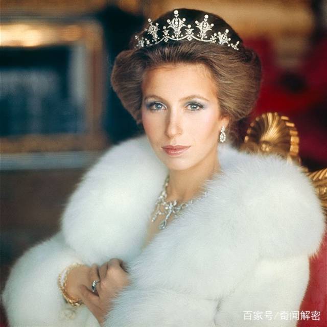 英国王室富裕的生活,高贵的身份,安妮公主享受良好的教育,她亦在母亲