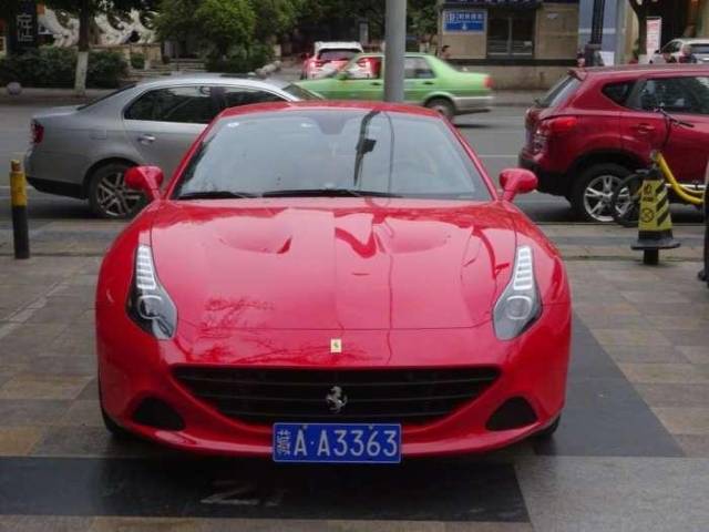 300万法拉利现长沙街头, 车牌才是关键, 空运费可买宝马!