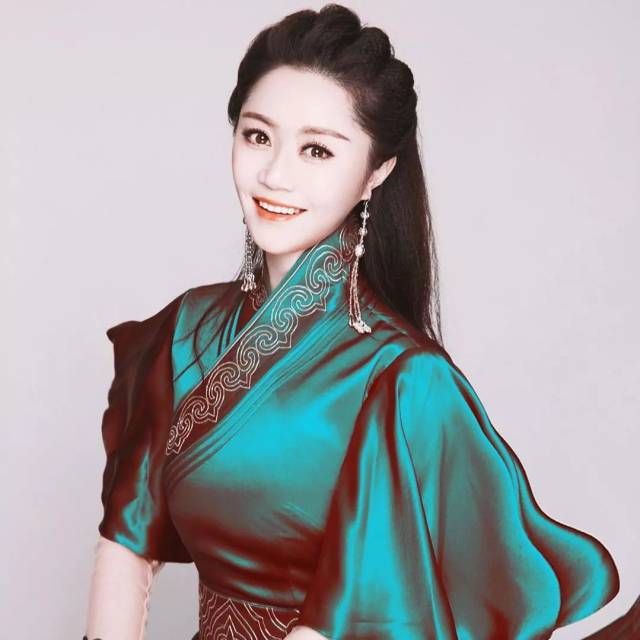 多变风格 释放能量——歌手乌兰娜