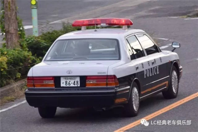日本的警车长什么样?