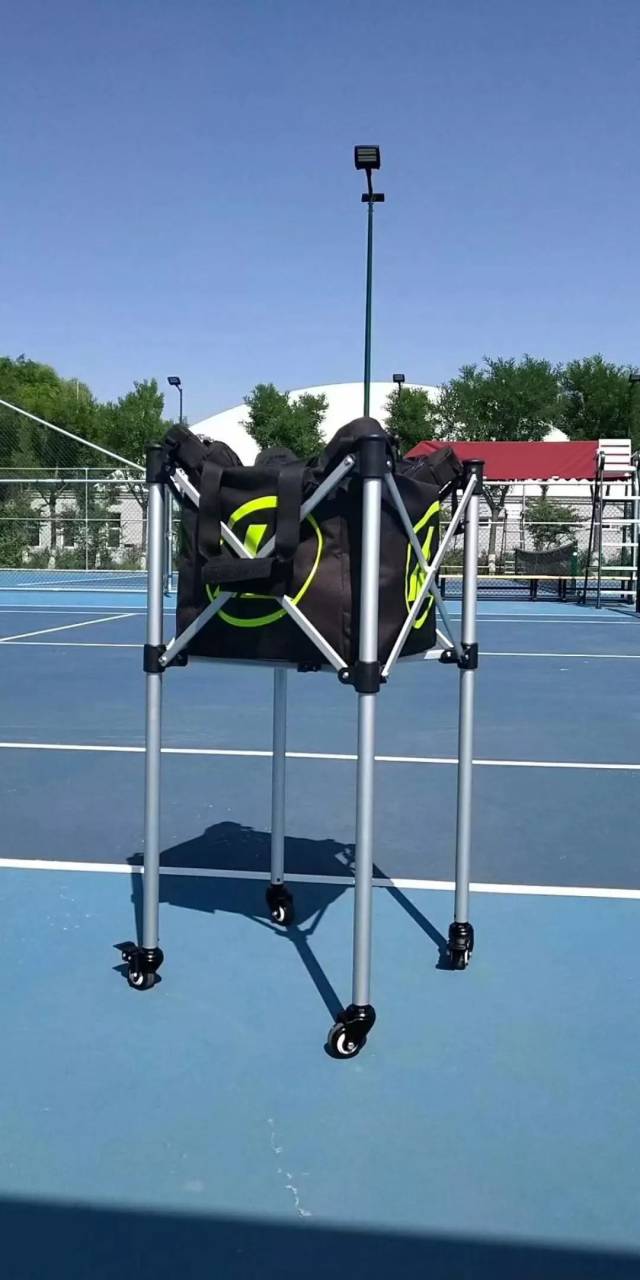 训练必备:可折叠,方便携带的教练网球车,特价出售!