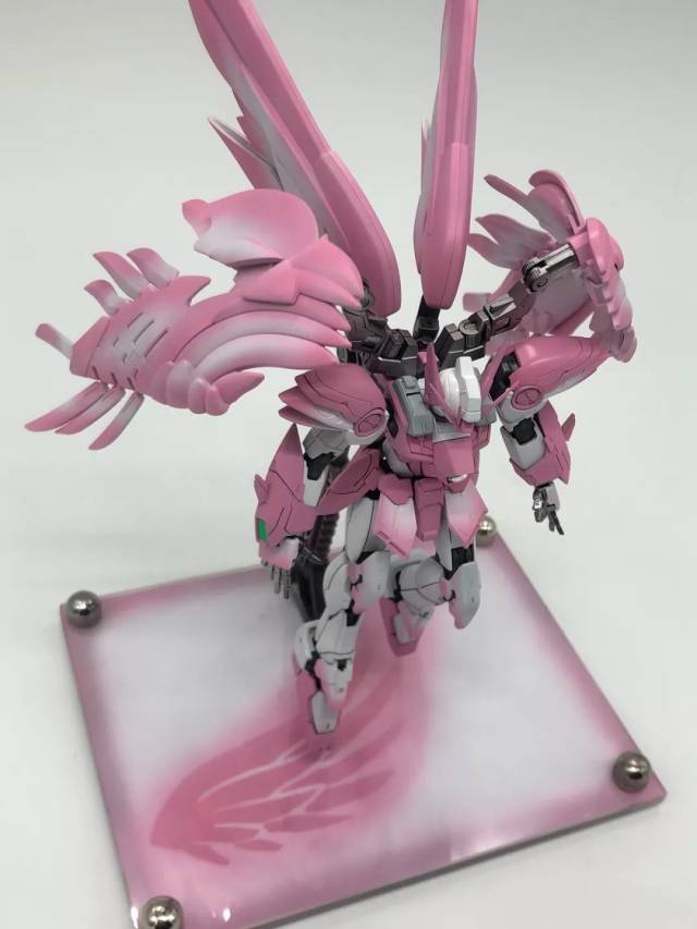 渐变模型作者(id):同哥仔比例:rg 1/144登场作品:新机动战机高达w