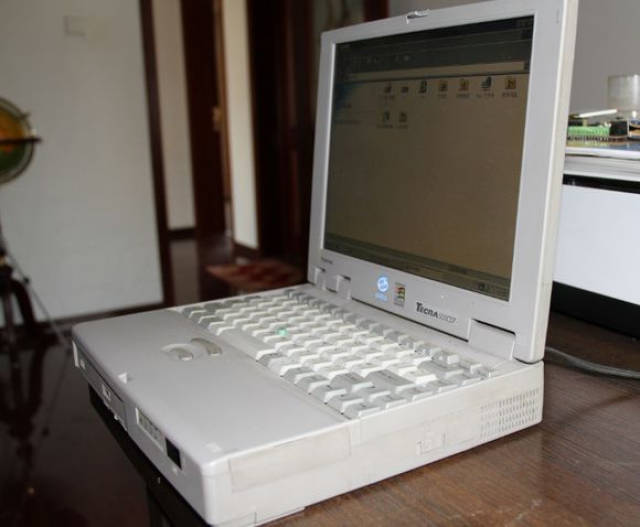 老照片:20年了,还记得购买的第一台电脑?