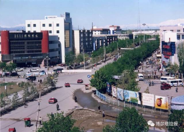 博乐市青得里大街与北京路交叉路