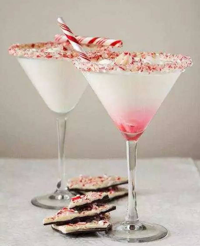 圣诞鸡尾酒——白巧克力薄荷皮马天尼