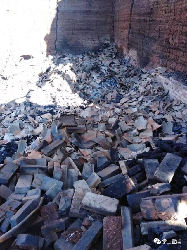 宣威西泽瑞井村发生火灾,多间民房被烧