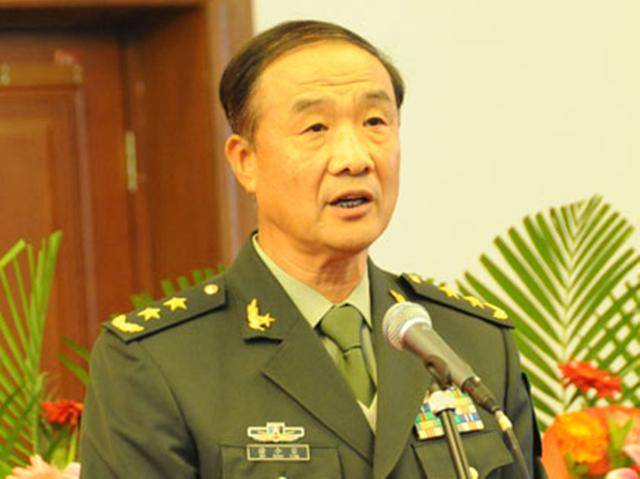 这一天,徐小岩早早地和王彦彦来到了家里,一进门,就看见徐向前正和