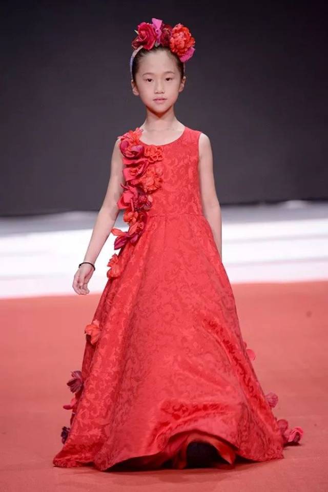 给那些感觉自己是当代小公主而不是萝莉或芭比的小女孩一个梦想,珍贵