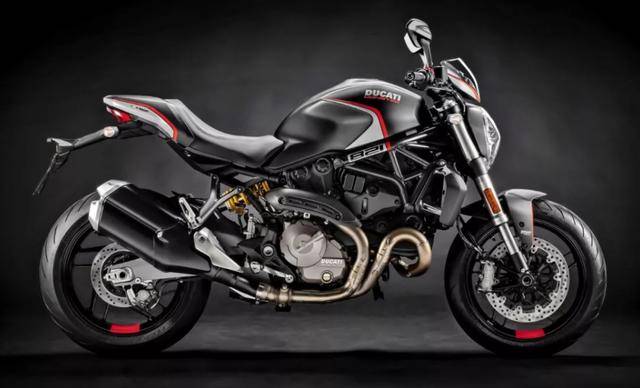 迪卡迪怪兽821这摩托车有点厉害见到就想多看两眼