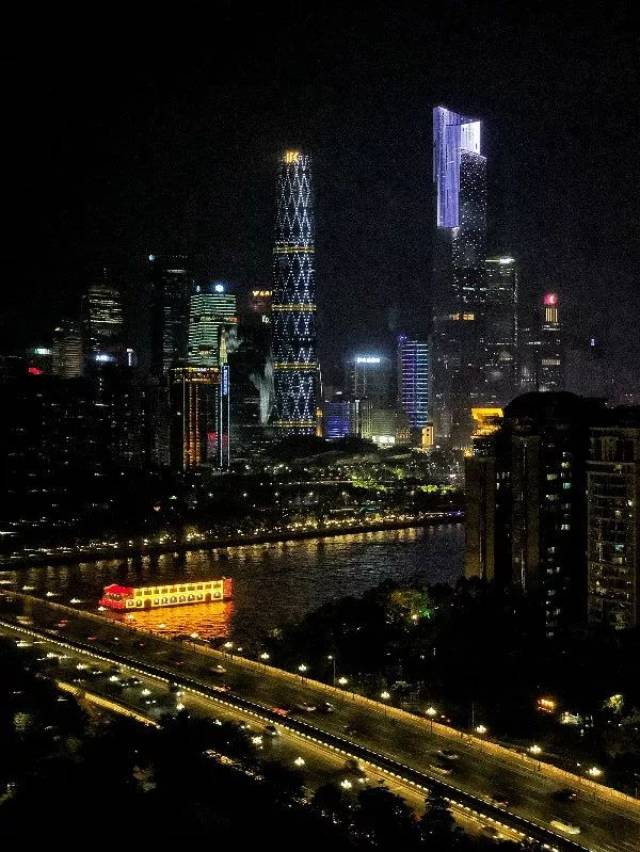 打卡广州网红顶层美宿!这里还可以躺着看海珠夜景,环抱"小蛮腰"!