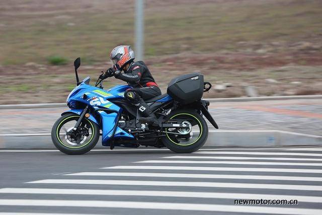 实测极速 107km/h 入门级旅跑铃木gixxer性能测试