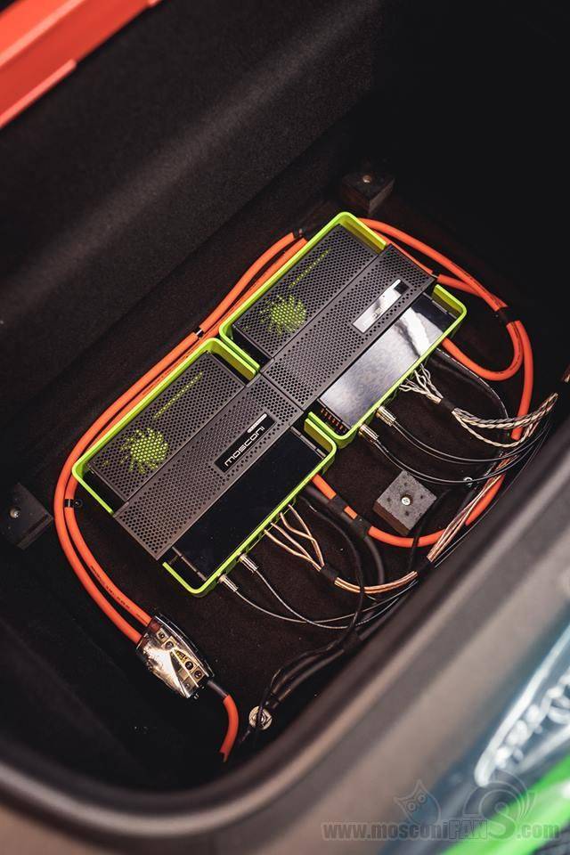 保时捷911改装时功放可以放哪?九个例子告诉你