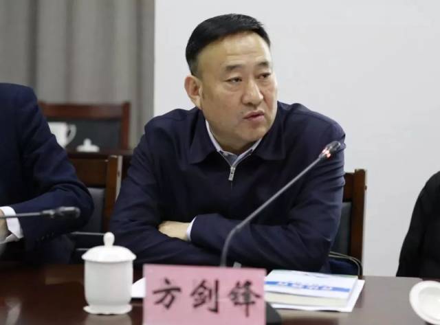 方剑锋在讲话中指出,《铁路系统普法教育实践与研究》一书的成功发行