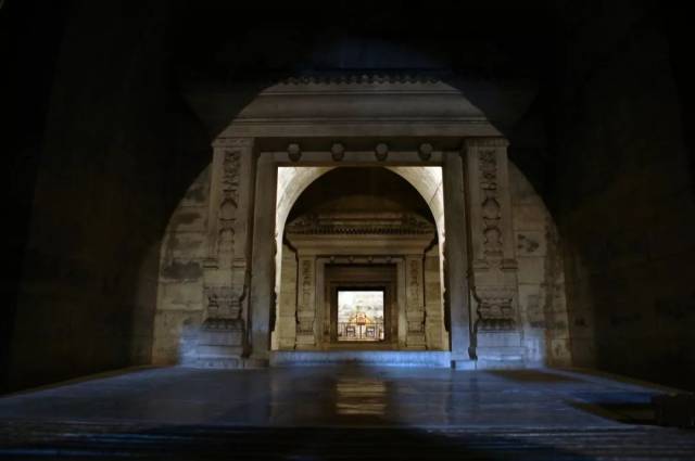 解放后,成为国家举办重大会议的场所 旧时仪鸾殿@百度 八代:雷献彩