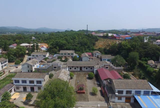 地址:长沙市浏阳市永和镇菊香社区大屋组红一方面军成立旧址(李家大屋