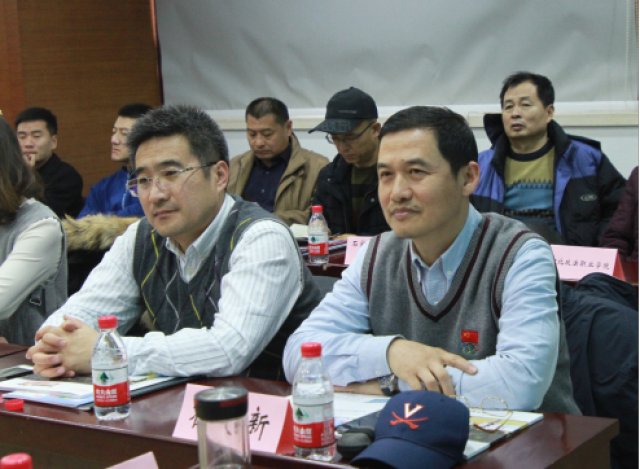 左:天津师范大学体育科学院 赵亮教授 右:首都体育学院 霍建新教授