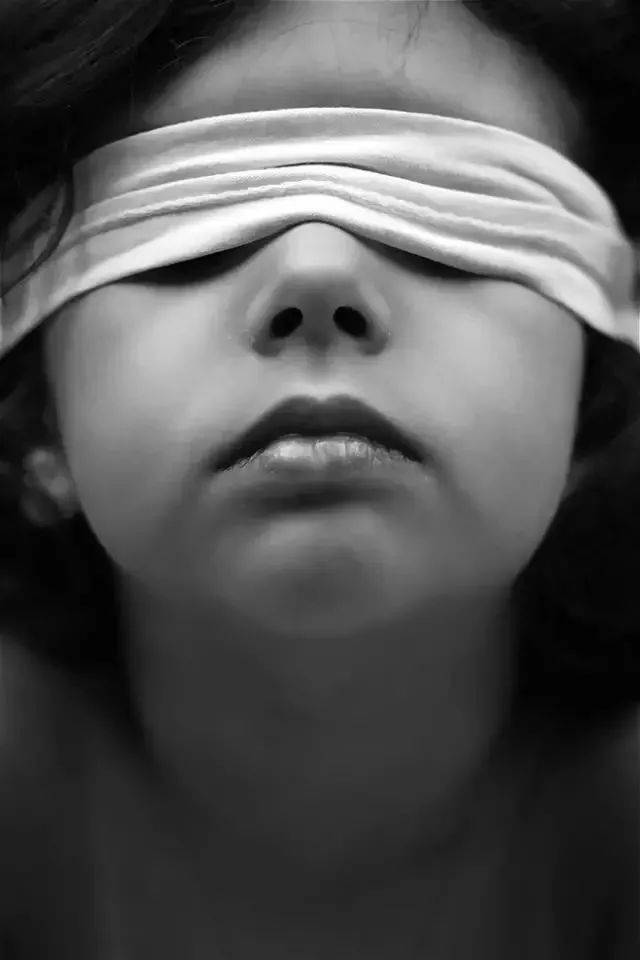 家庭系统的病态,则反映出整个社会体系的病态.