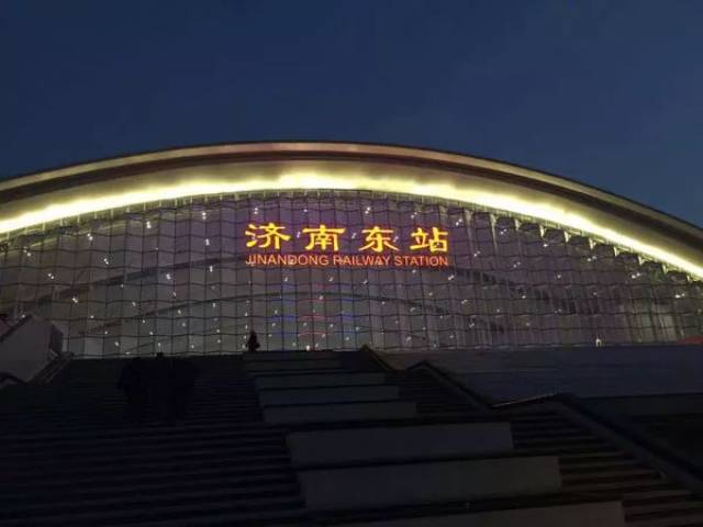 时速310km,有免费wifi,有"此座无人"提示.