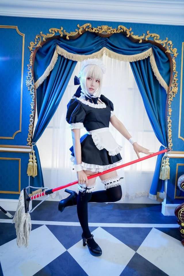 cos:白丝女仆saber,正在努力打扫家中卫生