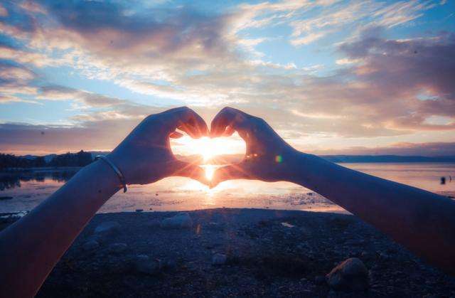缘分图片相遇,人海相遇,缘分壁纸_大山谷图库