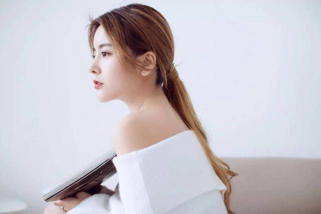 陌陌年度舞王瑜儿写真曝光 妩媚动人堪称大片