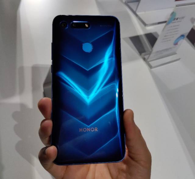 荣耀v20:它做到了3000元手机能做的一切