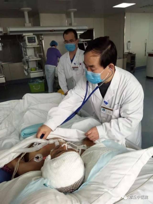 今年7月份,正值盛夏,急诊科在路边接诊一名无名氏病人,病人处于深昏迷