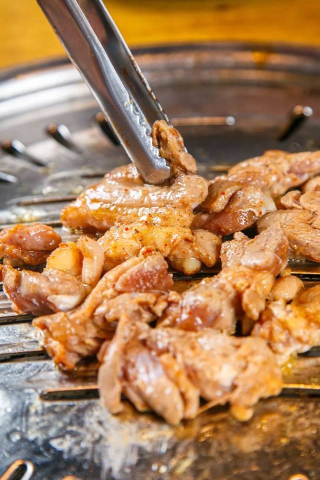 omg!双人套餐只要39.9元!烤肉界的排队王,终于开新店了!_手机搜狐网