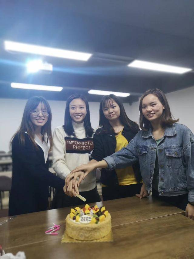 佛山宽裕不锈钢员工生日会,让员工切实感受到公司大家庭的温暖