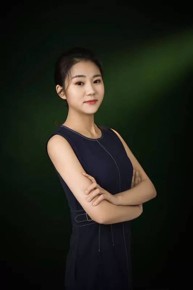 学员展示: 姓名:包文娟 执教课程:钢琴  1,研究生学历 自幼学习钢琴
