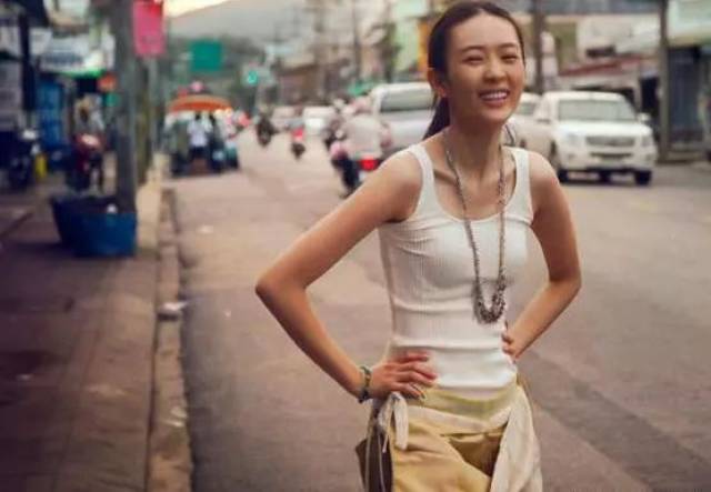 周小北是文艺女青年,出生于传统家庭,与相恋多年的男友结婚后最终还是