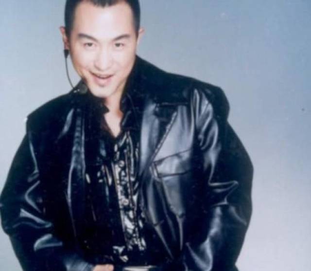 他一出道就和天后同居,34岁英年早逝死因成谜