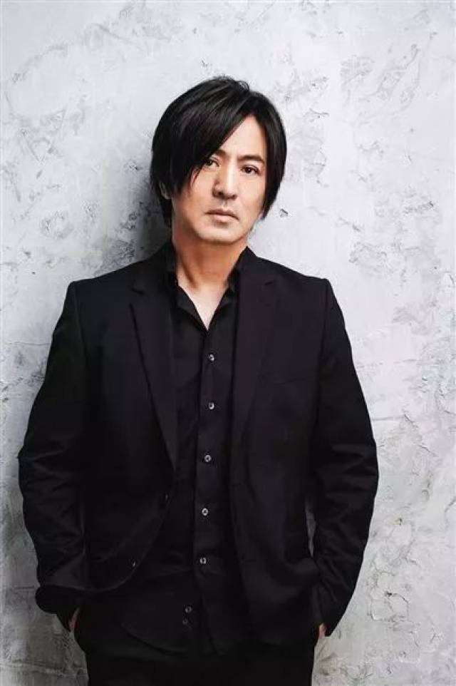 被称为"音乐思想家";无论是《你知道我在等你吗》还是《广岛之恋》