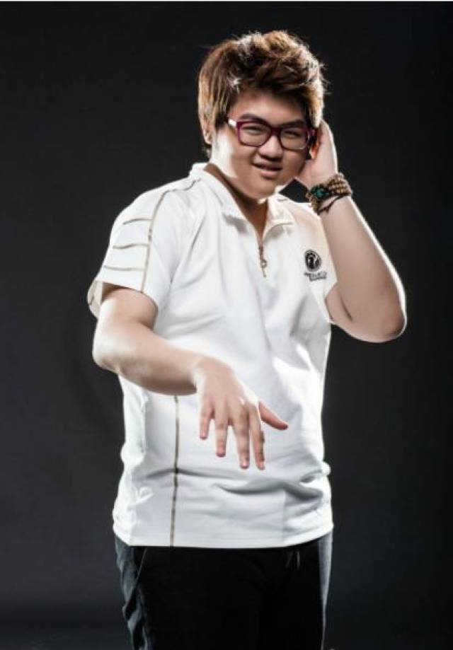 lol:lpl003姿态断开连接!姿态泪洒rng六周年现场宣布退役!