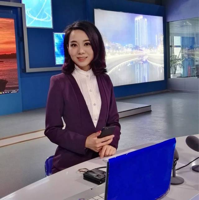 重庆电视台主持人李洁图片