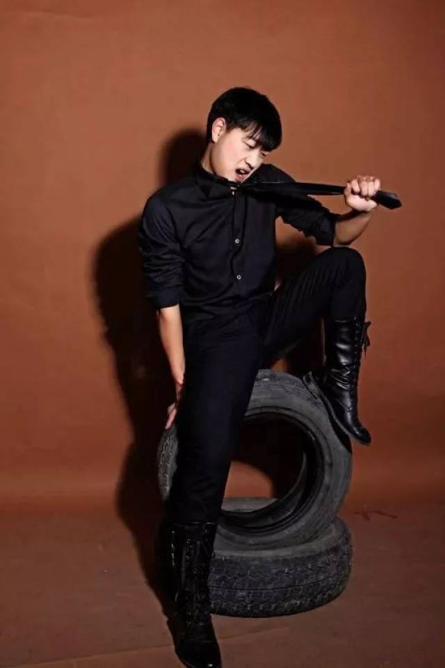 楚文森饰江国梁