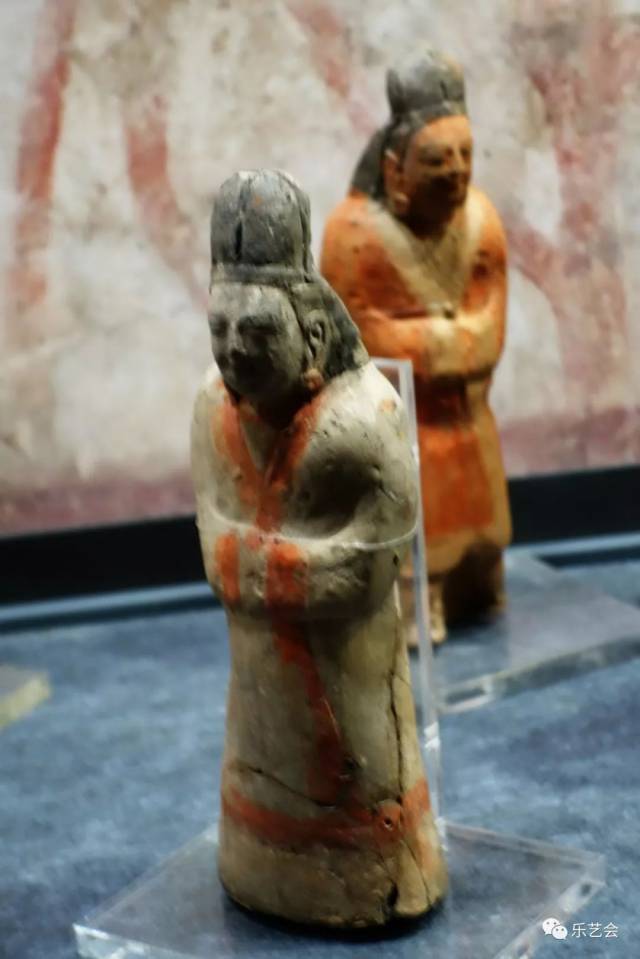 鲜卑衣冠:琅琊王展中的鲜卑鸡冠帽与风帽